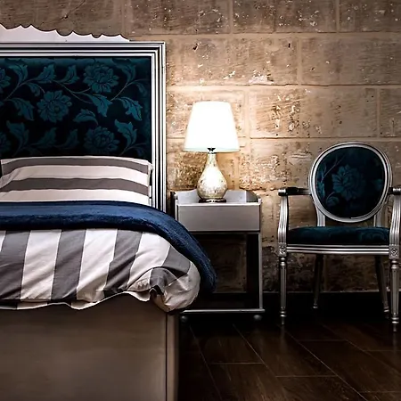 Luciano Al Porto Boutique Гостевой дом Валетта