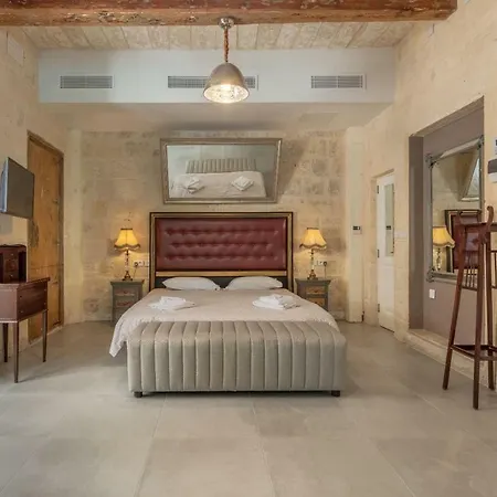 בית הארחה Luciano Al Porto Boutique 3*