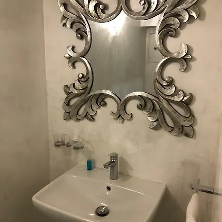 בית הארחה Luciano Al Porto Boutique ואלטה